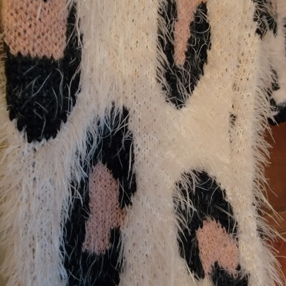 MinkPink eyelash leopard print sweater. S - Picture 4 of 5
